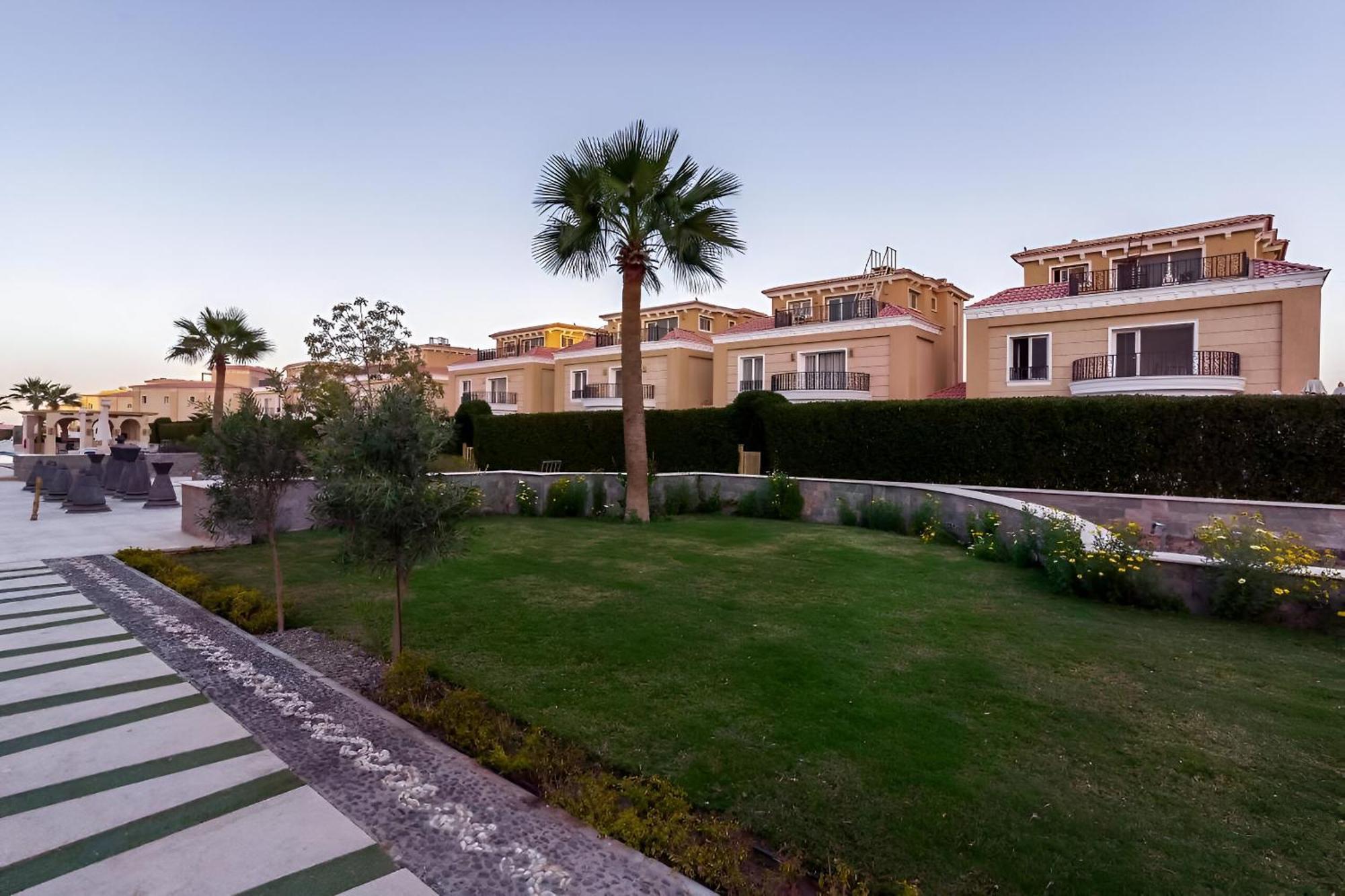 Selena Beach Resort - Premium Suites 4*