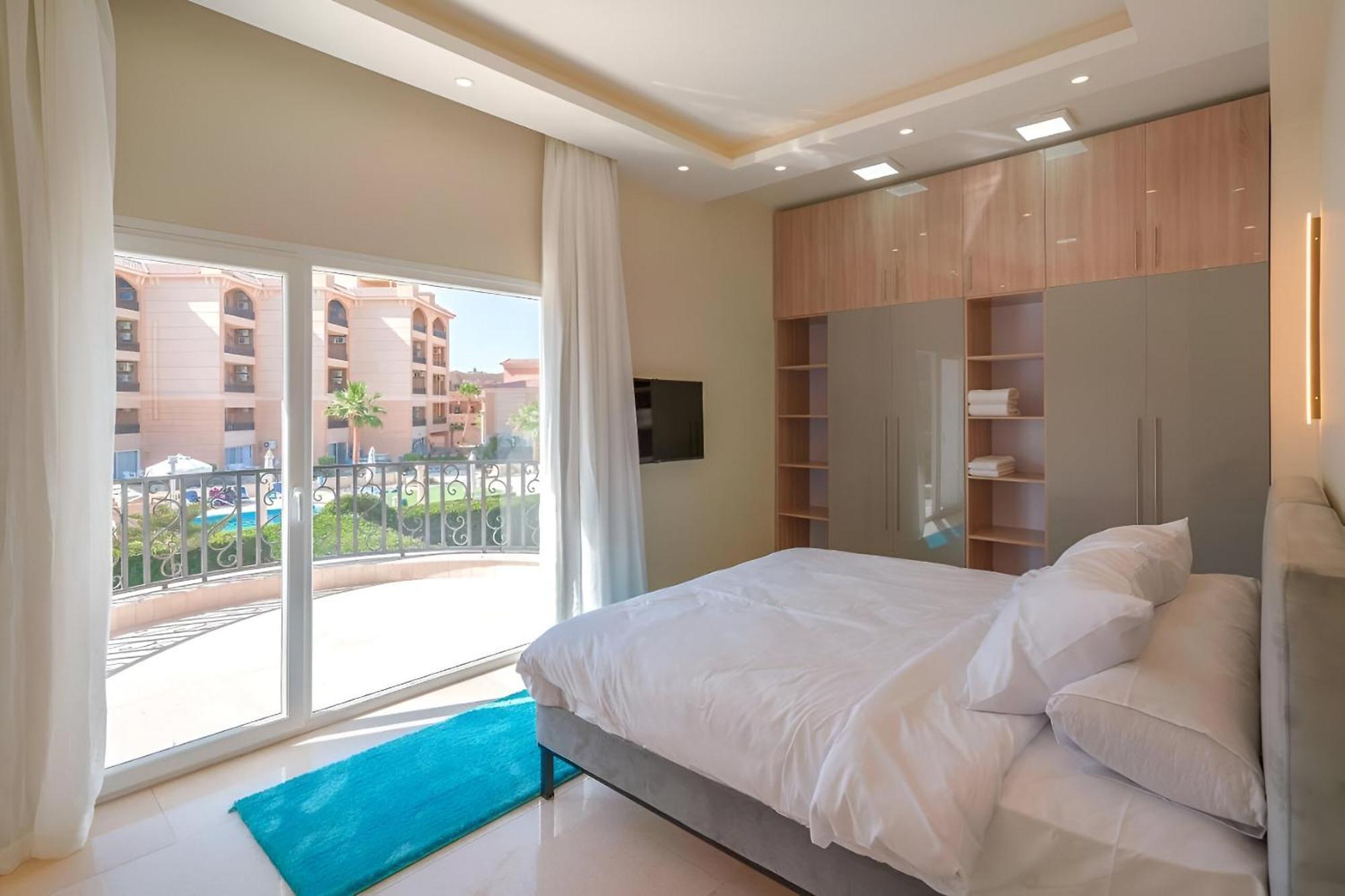 Selena Beach Resort - Premium Suites 4*